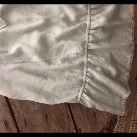 Cute light blue top! - Picture 4 of 5